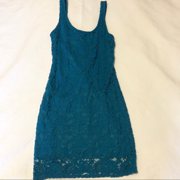 Material Girl lace stretch dress size medium - Picture 2 of 6